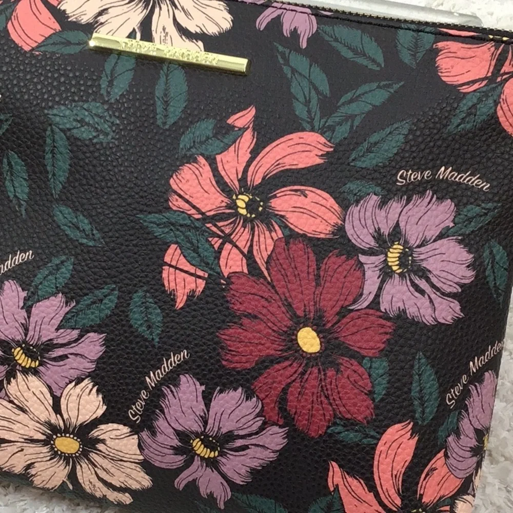 Steve Madden floral large wristlet clutch